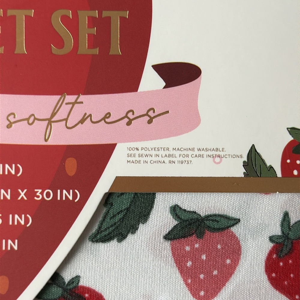 NEW Envogue Strawberry Print Sheet Set - Red and white full size - Picture 6 of 6